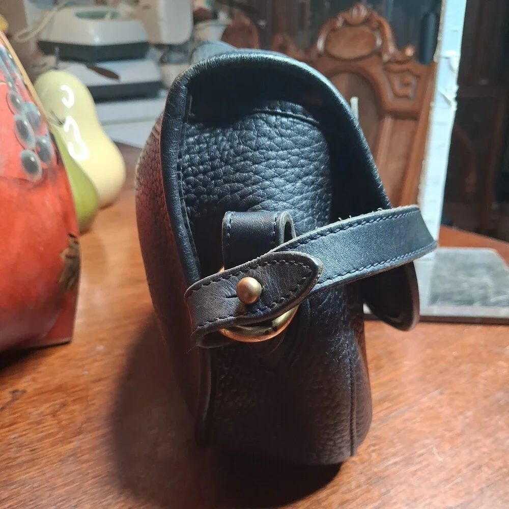 Vintage Dooney And Bourke Black Women’s Handbag AWL Crossbody Very Rare Find